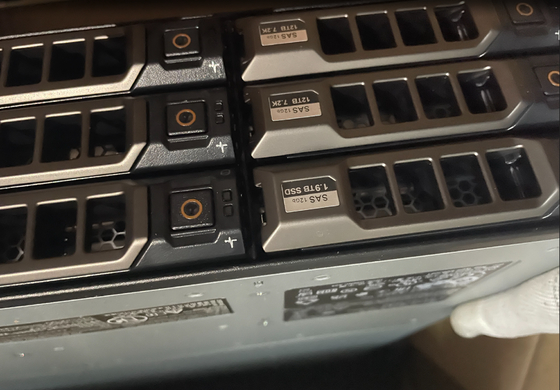 PowerVault  ME5012  2*1.92T 8*12T  4*16GB FC  only one brandnew